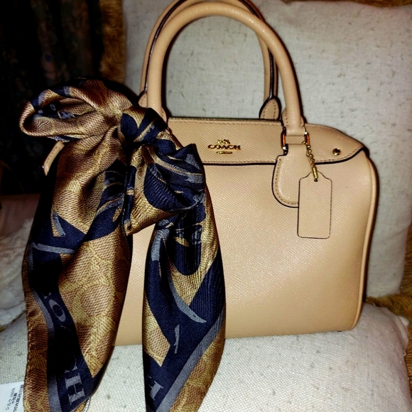 Coach NWT Signature Square Silk Bow Scarf in Medium Khaki and Black 23"Sq - Picture 10 of 14